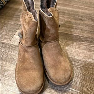 Women Ugg meadow boots size 8 fit to size